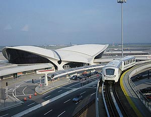 Живу в США 16 лет, могу кое-что объяснить