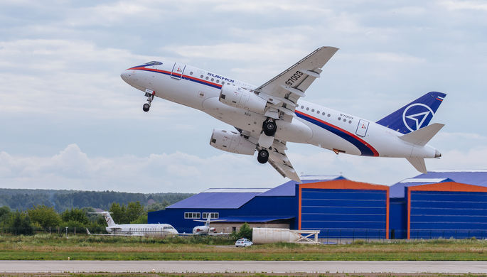 Самолет Sukhoi Superjet 100