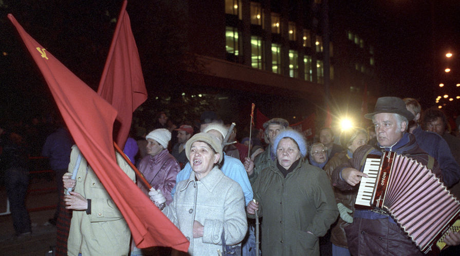 Сторонники Верховного Совета РФ у Белого дома, 1993 год