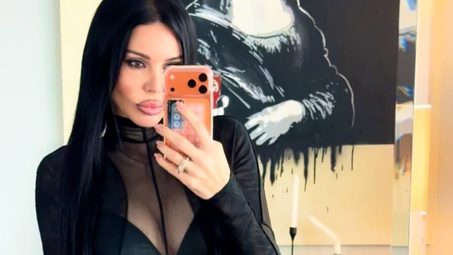 Блогерша Самойлова снялась в полупрозрачном боди на фоне развода с Джиганом