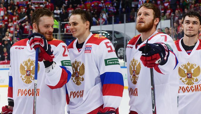 Игроки сборной России по хоккею Михаил Григоренко, Алексей Марченко и Иван Телегин