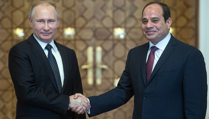Президент РФ Владимир Путин и президент Арабской Республики Египет Абдель Факттах ас-Сиси во время...