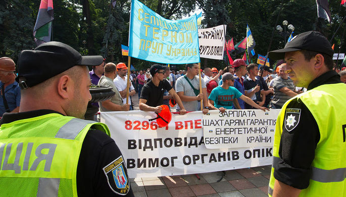 Столкновения митингующих с полицией у здания Рады Украины в Киеве, 19 июня 2018 года