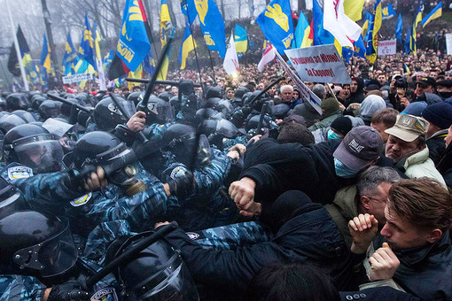 Митинги в Киеве сторонников и противников интеграции Украины в Евросоюз (ФОТО)