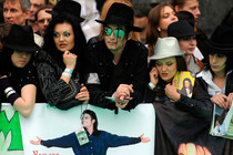 Michael Jackson fan detained for the "illegal rally"