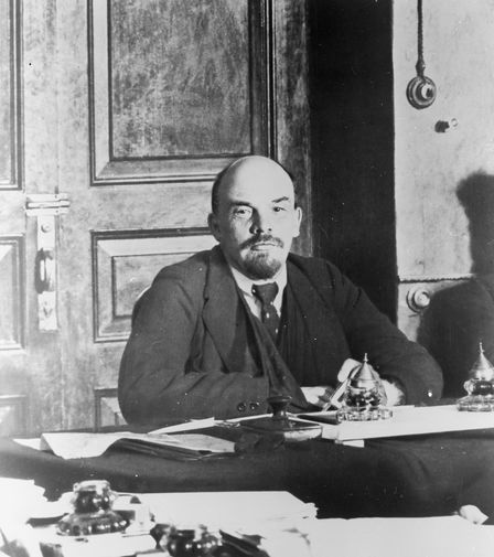 Ленин в Кремле по выздоровлении после ранения
