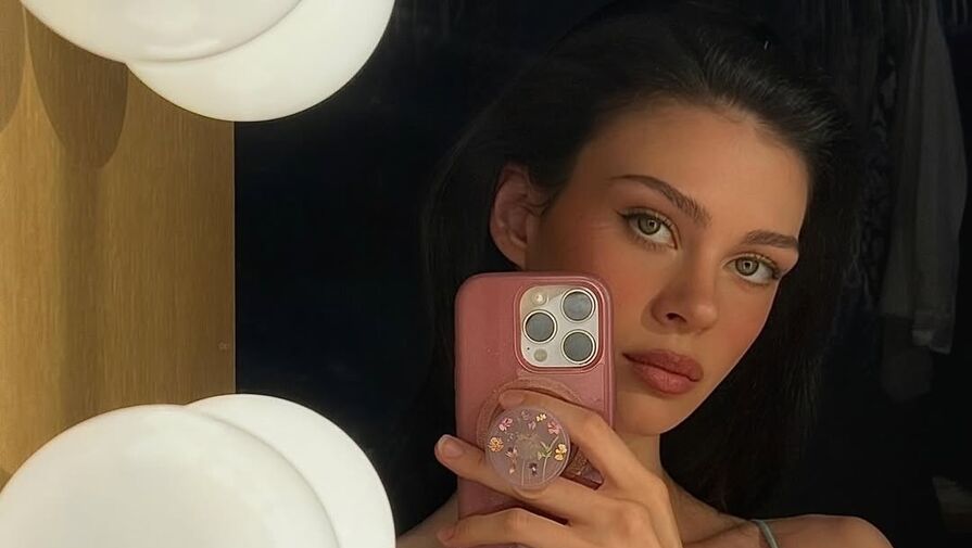 Невестка дизайнера Бекхэм Никола снялась в лифе бикини