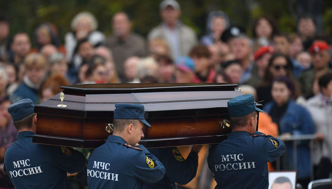 Церемония прощания с погибшими при нападении на Керченский политехнический колледж, 19 октября 2018...