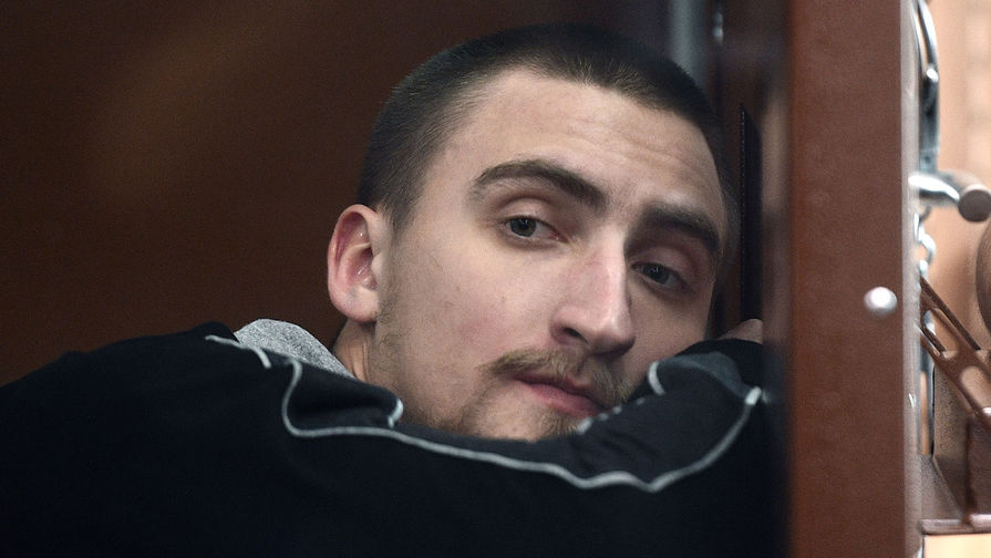<b>Павел Устинов, 23 года. </b> Признан виновным в применении опасного для здоровья насилия к силовику (ч. 2 ст. 318 УК). Приговорен к 3,5 годам колонии, вину не признал.