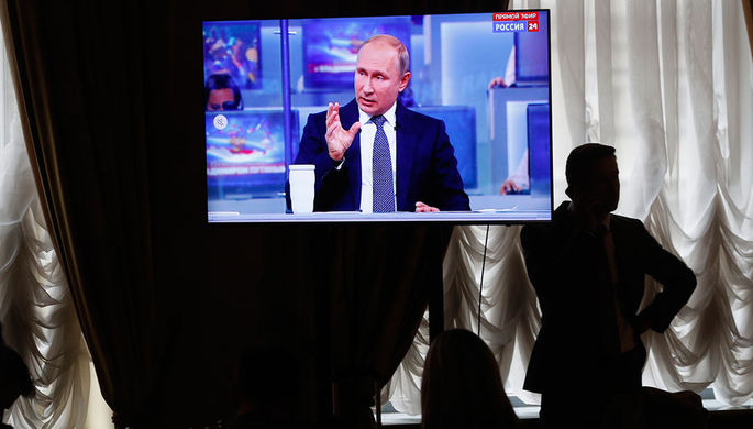 Во время трансляции «прямой линии» с президентом России Владимиром Путиным в Москве, 7...