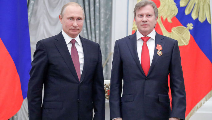 Президент России Владимир Путин и генеральный директор «Аэрофлота» Виталий Савельев в...