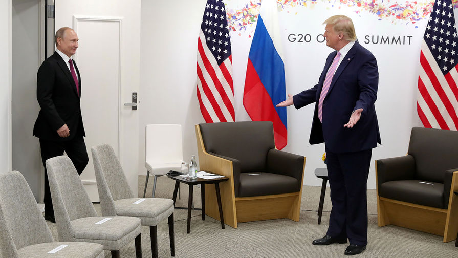 Президент России Владимир Путин и президент США Дональд Трамп во время встречи на полях саммита G20 в Осаке, 28 июня 2019 года