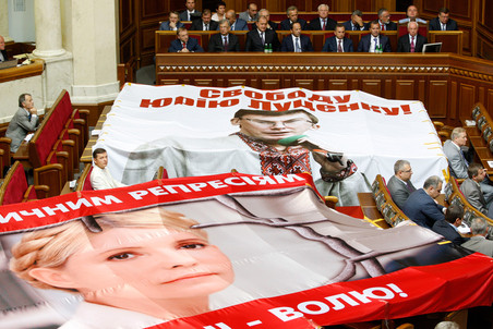 Партии Тимошенко, Яценюка и Луценко объединяются перед выборами в Раду Партии Тимошенко, Яценюка и Луценко объединяются перед выборами в Раду
