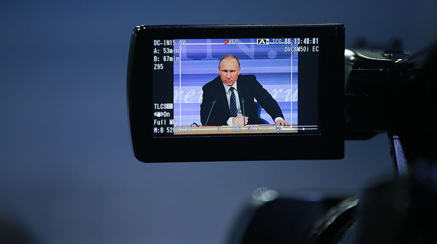 Владимир Путин во время итоговой пресс-конференции