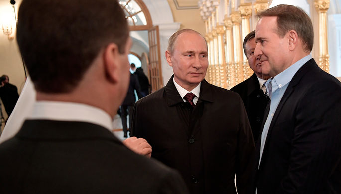 Президент России Владимир Путин и лидер общественного движения «Украинский выбор - право...