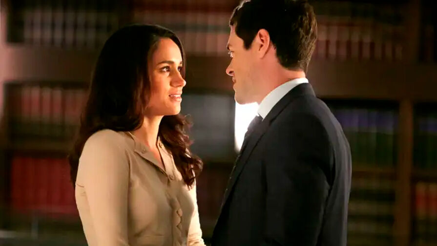 Актер Патрик Дж. Адамс назвал безумием прошлое Меган Маркл