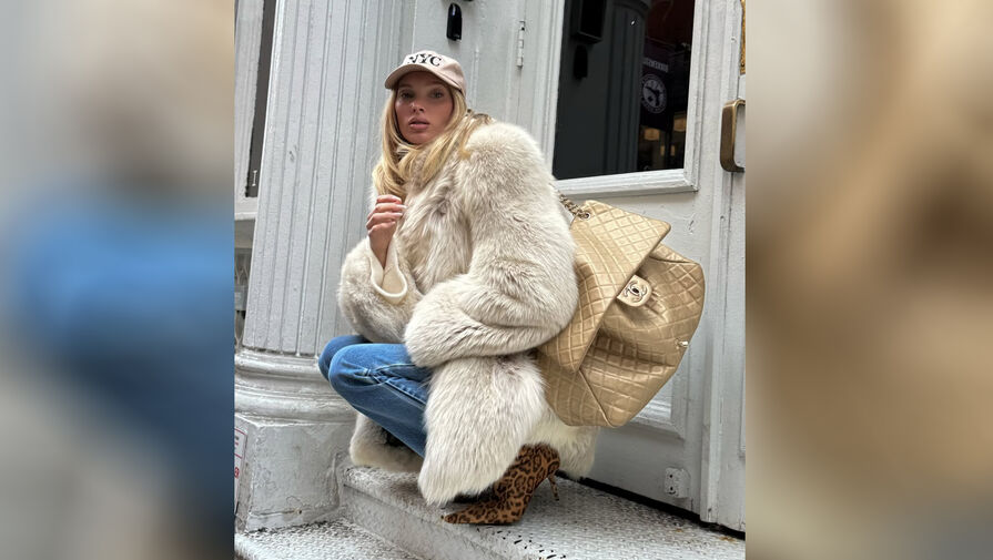 Модель Эльза Хоск снялась в джинсах и сумкой за миллион рублей