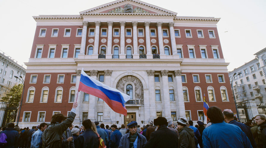 Митинг в поддержку Президента РФ Бориса Ельцина у здания Моссовета, 1993 год