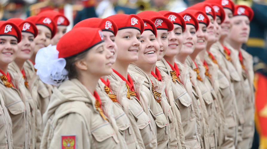 Парадный расчет движения "Юнармия" во время военного парада Победы на Красной площади, 9 мая 2019 года