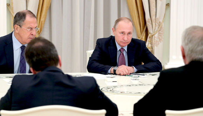 Президент России Владимир Путин и министр иностранных дел Сергей Лавров на встрече с генсеком Совета...