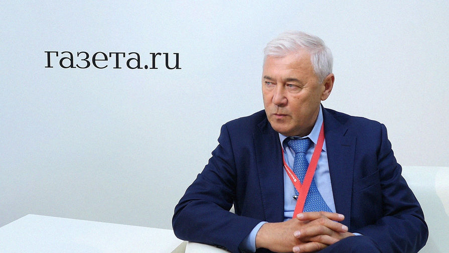 Глава думского комитета по финансовому рынку Анатолий Аксаков во время интервью на Петербургском международном экономическом форуме, 24 мая 2018 года