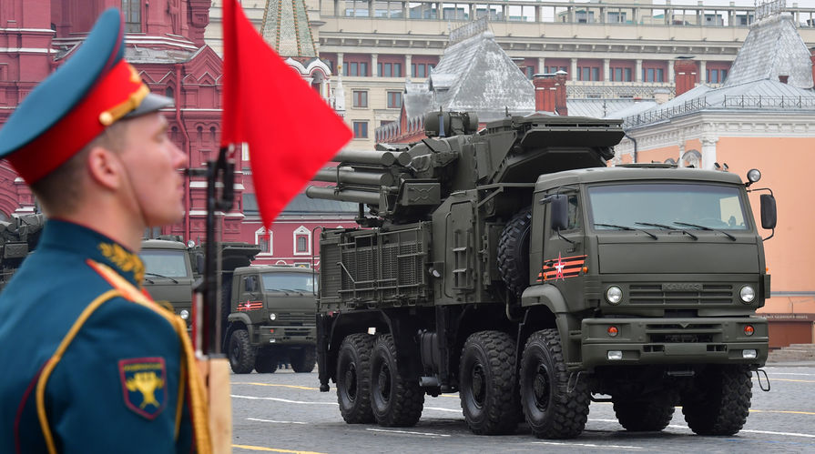 Зенитный ракетно-пушечный комплекс "Панцирь-С" во время военного парада Победы на Красной площади, 9 мая 2019 года