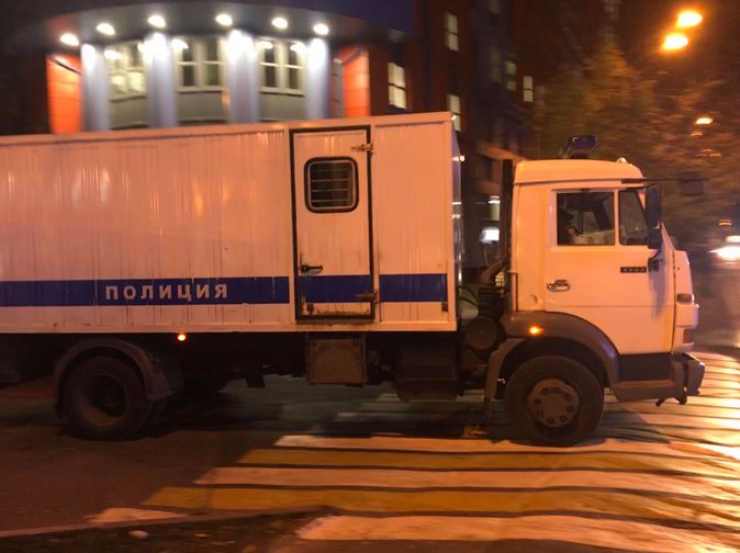 Александр Кокорин в автозаке