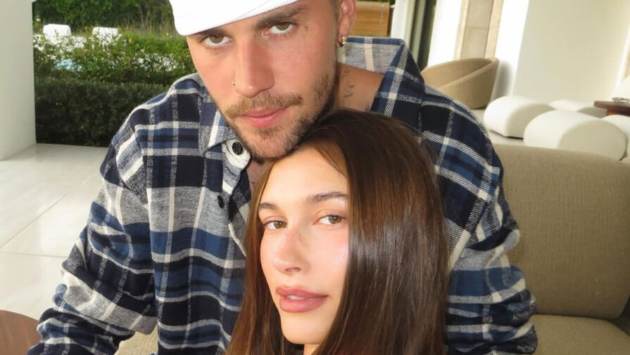 Рэпер Джастин Бибер опубликовал редкое фото поцелуя с женой Хейли