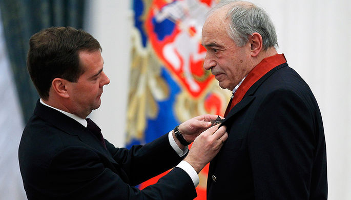Дмитрий Медведев и Валентин Гафт, награжденный орденом «За заслуги перед Отечеством» II...