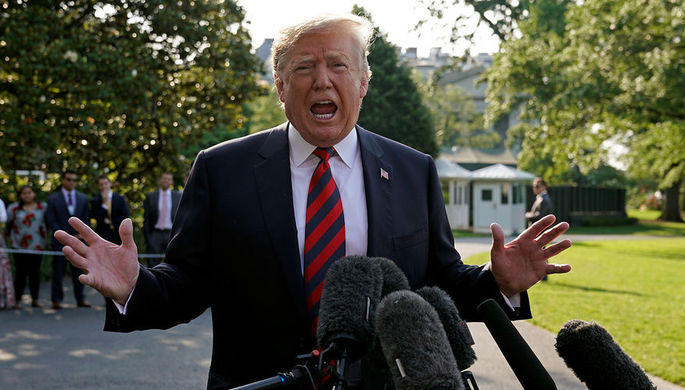 Президент США Дональд Трамп около Белого дома перед отправлением на саммит G7 в Канаде, 8 июня 2018...