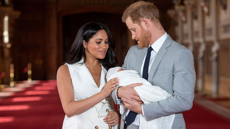 Королевская семья публично не поздравила сына Меган Маркл и принца Гарри