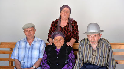 Долгожительница из Кабардино-Балкарии Нану Шаова, которой исполнилось 127 лет, с семьей, 17 июля...
