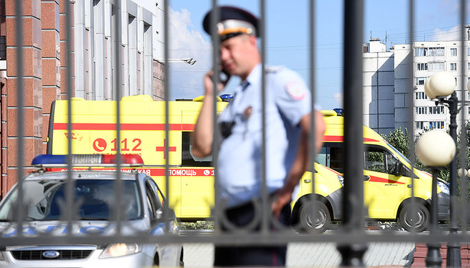 Сотрудник полиции у здания Московского областного суда