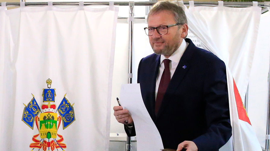 Кандидат на пост президента РФ от Партии роста Борис Титов во время голосования на выборах президента РФ, 18 марта 2018 года