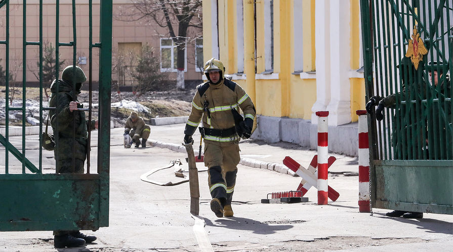 Ситуация на месте взрыва на территории Военно-космической академии им. А.Ф. Можайского в Санкт-Петербурге, 2 апреля 2019 года