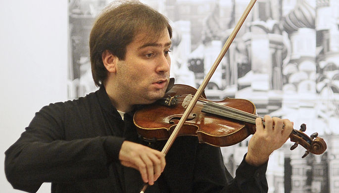 Скрипач Дмитрий Коган во время выступления в Москве, 2010 год