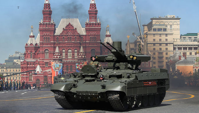 Боевая машина поддержки танков (БМПТ) «Терминатор» на Красной площади во время военного...