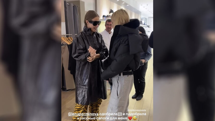 Журналистка Ксения Собчак снялась в кожаной куртке в Куршевеле