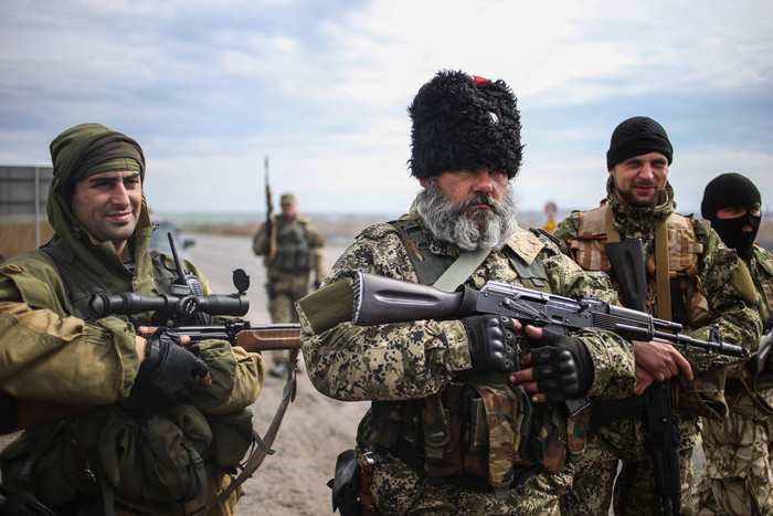 Боевик Александр Можаев (Бабай) на новом блокпосту бойцов народного ополчения Донбасса