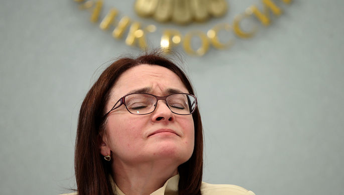 Председатель Центробанка России Эльвира Набиуллина во время пресс-конференции в Москве, 2015 год