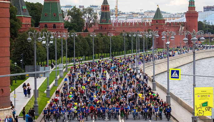 Участники осеннего велопарада в Москве, 17 сентября 2017 года