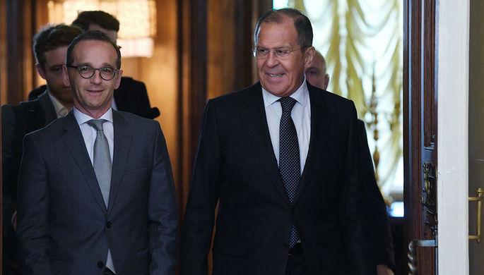 Исполняющий обязанности министра иностранных дел РФ Сергей Лавров и глава МИД Германии Хайко Маас...