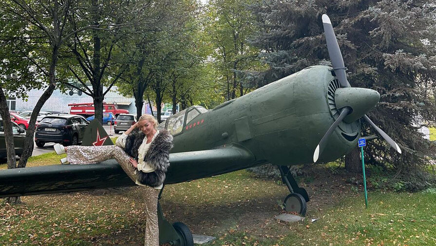 Балерина Волочкова осудила тех, кто заявил на нее в полицию из-за фото с самолетом