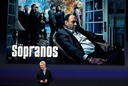 Тим Кук во время презентации Apple