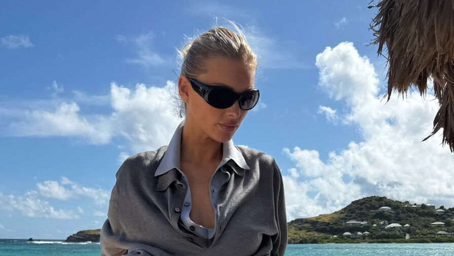 Модель Эльза Хоск снялась в ультракоротких шортах на пляже