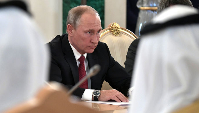Президент России Владимир Путин во время переговоров с королем Саудовской Аравии Салманом ибн...