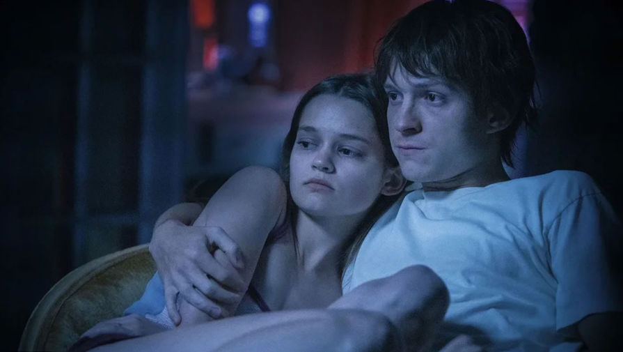 Кадр из фильма «По наклонной» (2021)