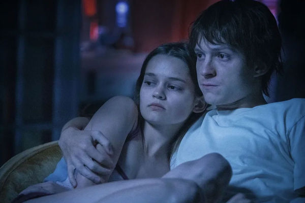 Кадр из фильма «По наклонной» (2021)