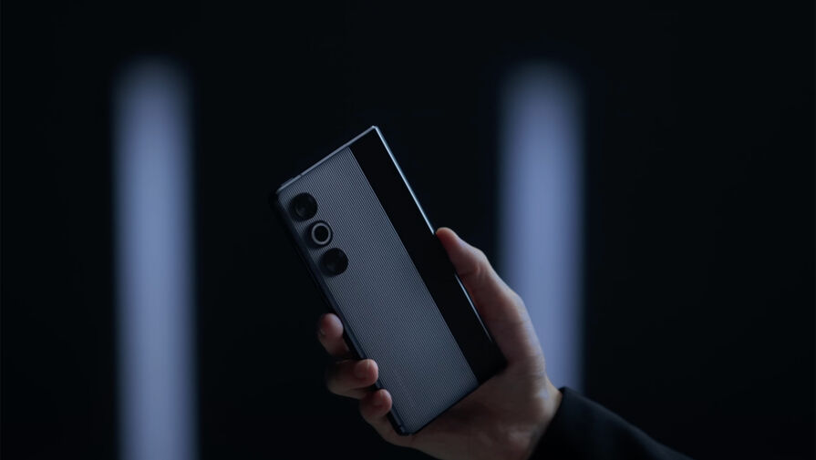 Tecno показала концепт смартфона Phantom Ultimate со сворачивающимся экраном
