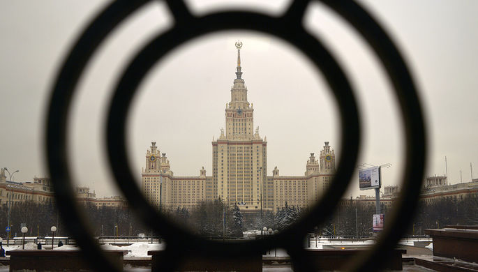 Главное здание МГУ на Воробьевых горах в Москве, 2016 год
